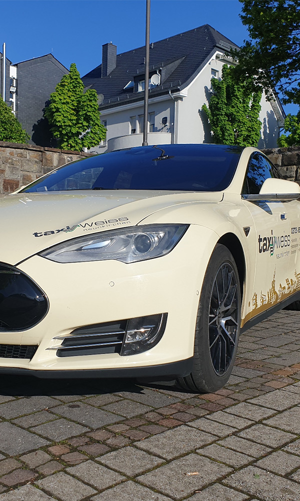 Tesla Taxi Weiss