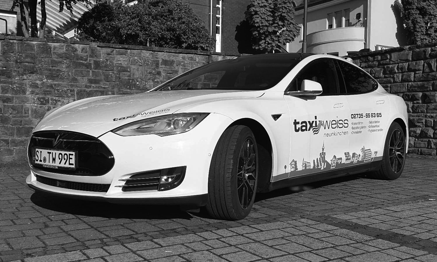 Tesla Taxi Weiss